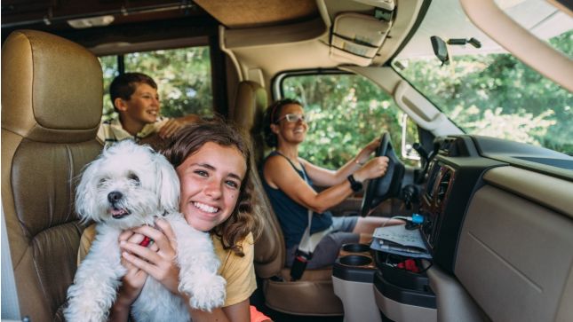 Planning a Big Group Getaway? Try 5th Wheel RV Rental in the UAE